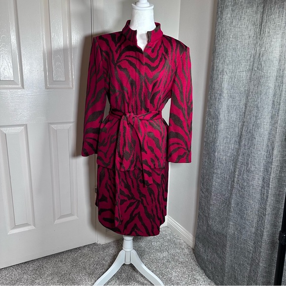 ST. JOHN Women’s 2Pcs Dress Knit Suit, Animal Print, Size 12, Jacket Skirt Set - Picture 2 of 9